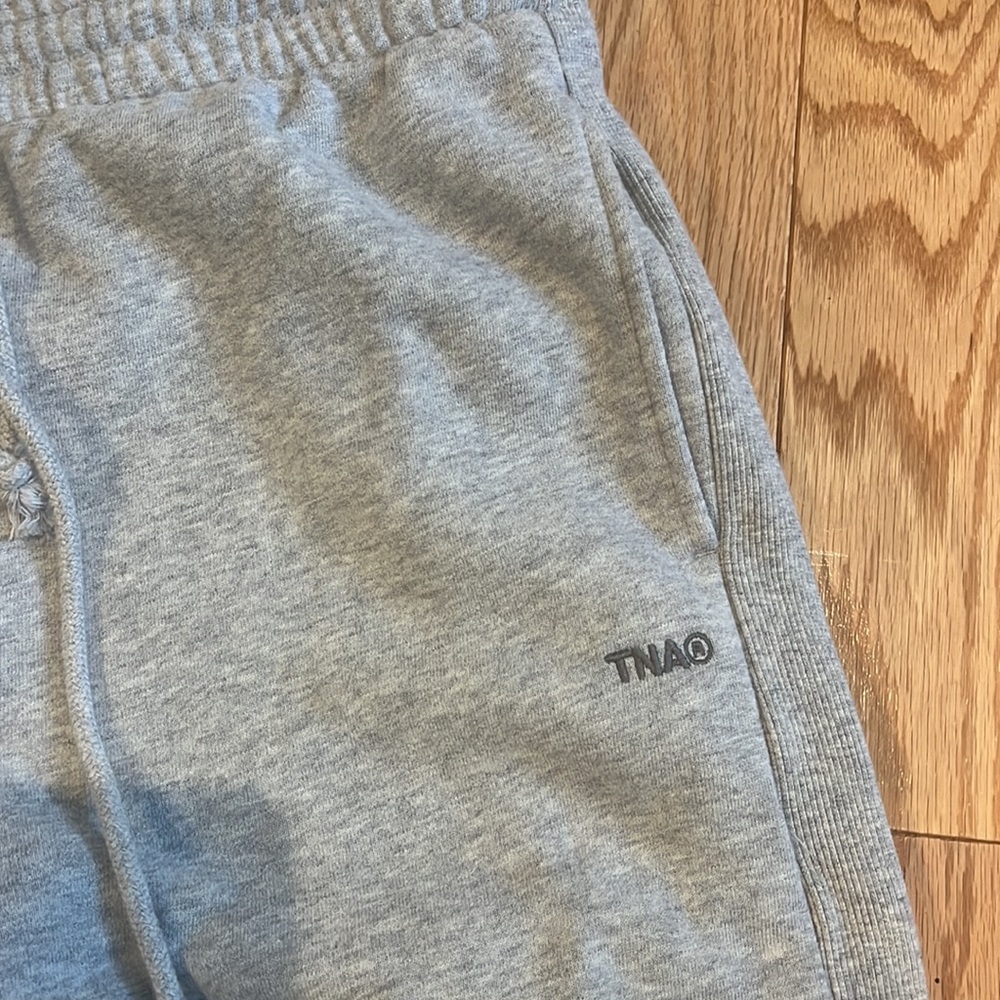 Aritizia TNA sweatpants - Picture 3 of 3